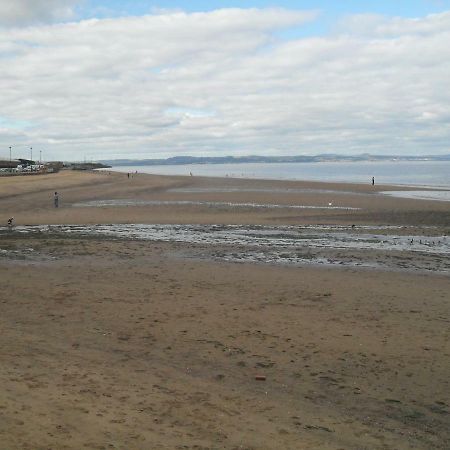 Edinburgh Beach View Apartment Exteriör bild