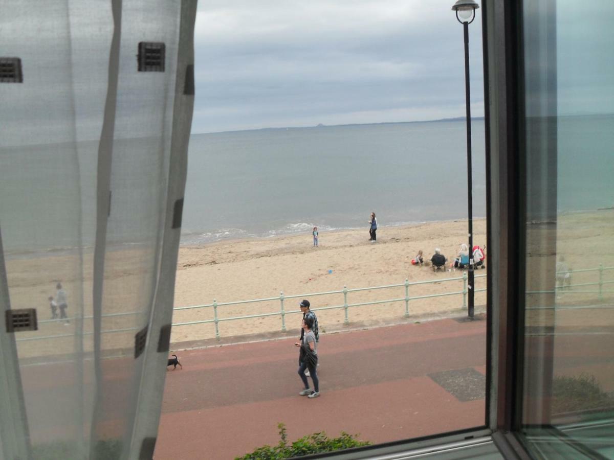 Edinburgh Beach View Apartment Exteriör bild
